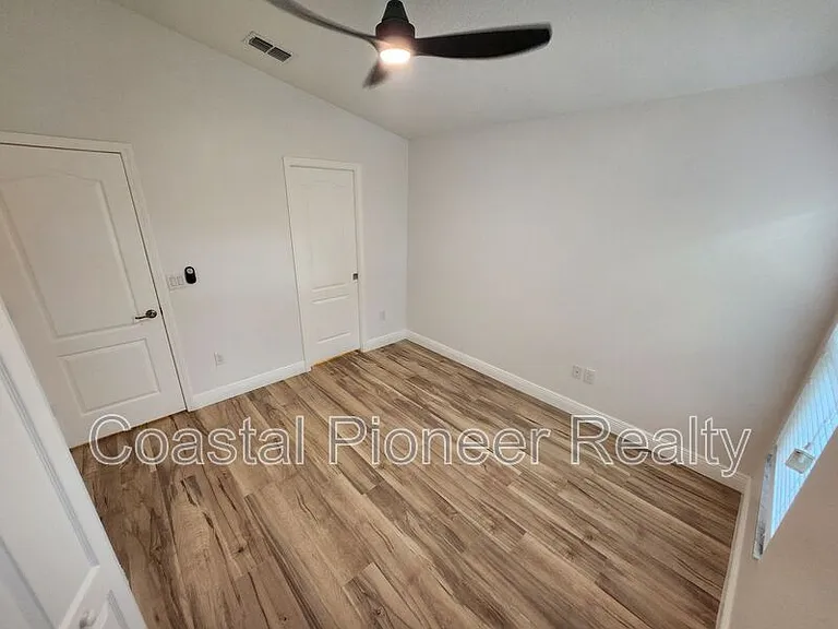11404 Holmbridge Ln — Photo 46