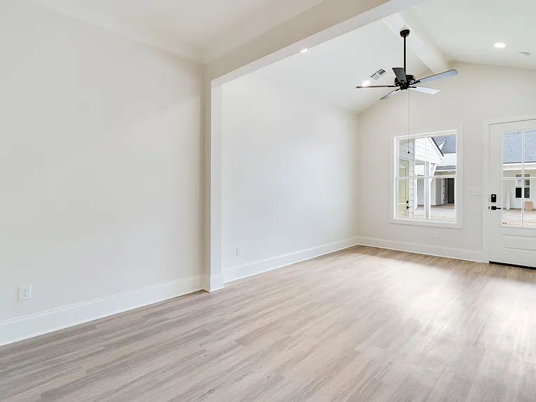 109 Perth Pl — Photo 8