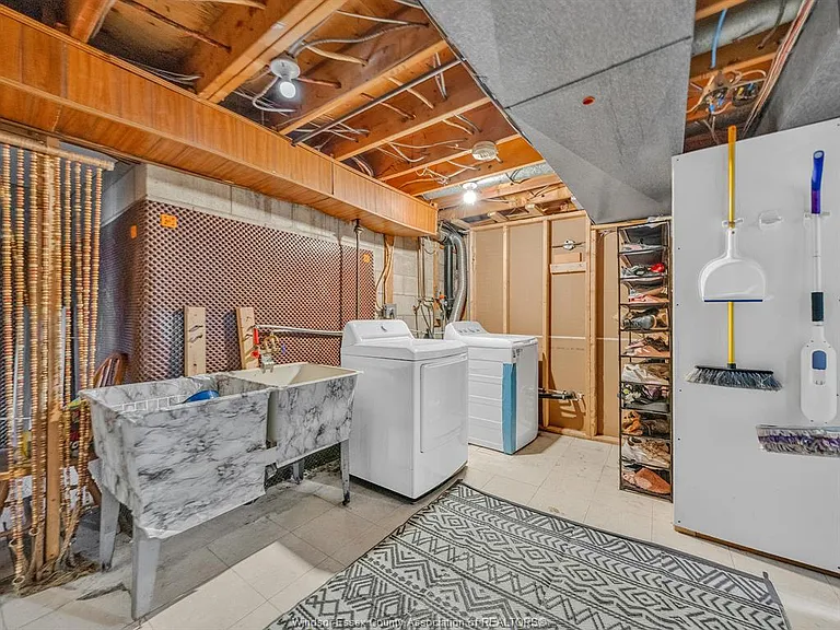 2450 McKay Ave — Photo 30