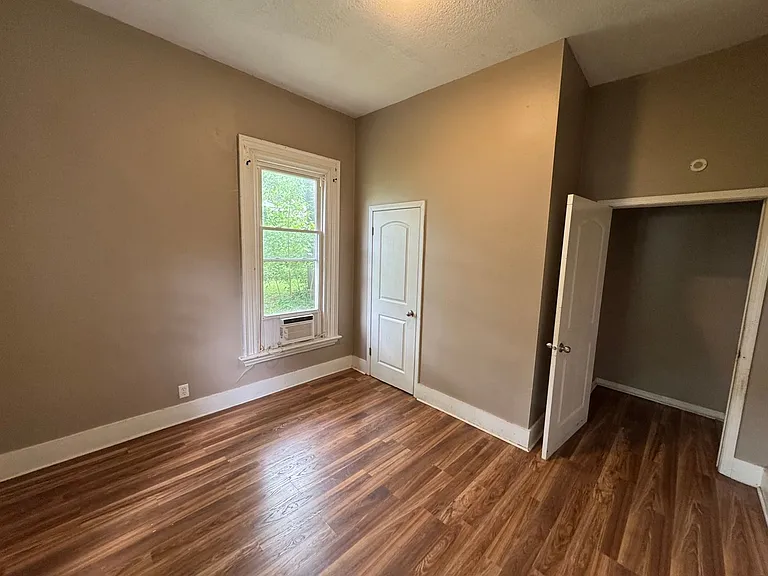 1301 Arlington Ave — Photo 5