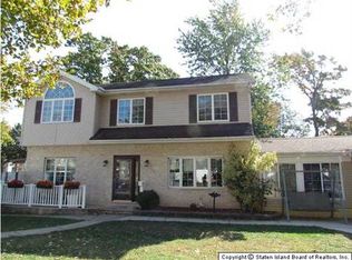 210 Oakdale St, Staten Island, NY 10312