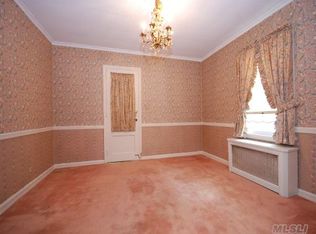 305 E Dover St, Valley Stream, NY 11580