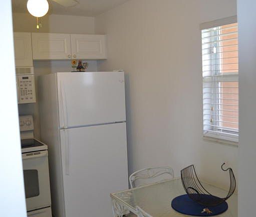 5th image of 230 NE 26th Ave APT 418