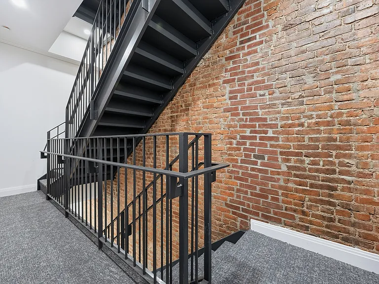 57 Christopher St #5B — Photo 38