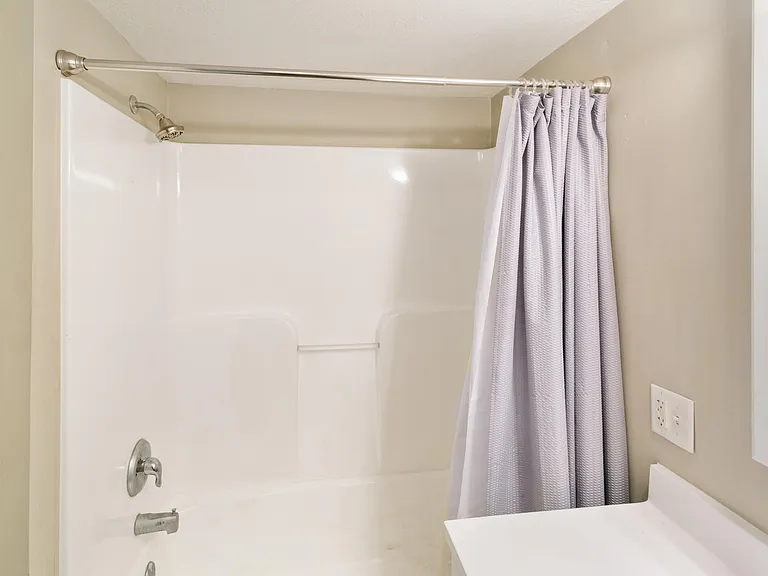 502 E High St — Photo 11
