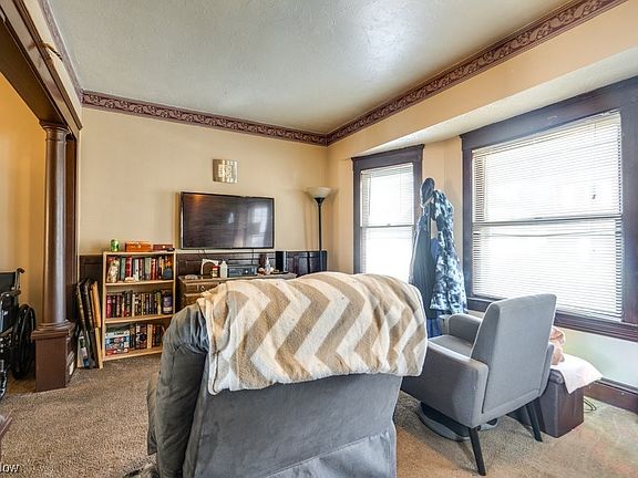 5th image of 9817 Gambier Ave
