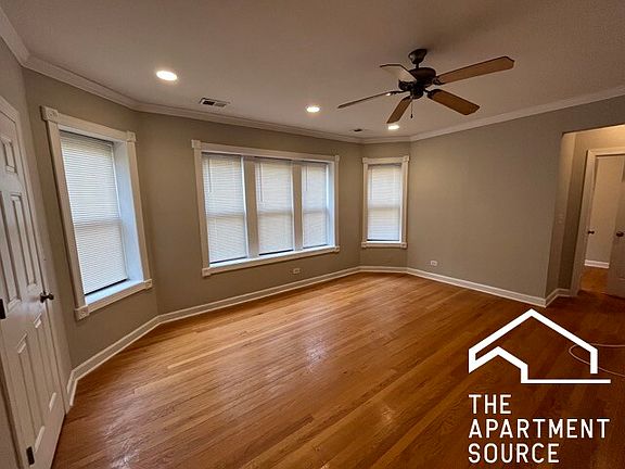 3rd image of 6422 N Leavitt St #2W