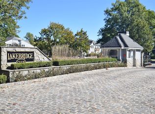 3 Lakebridge Dr S, Kings Park, NY 11754