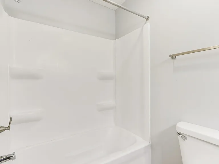 Castleton Manor Apartments — Photo 47