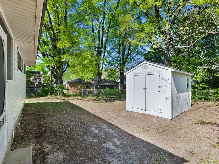 8228 Brooksville Cv — Photo 16