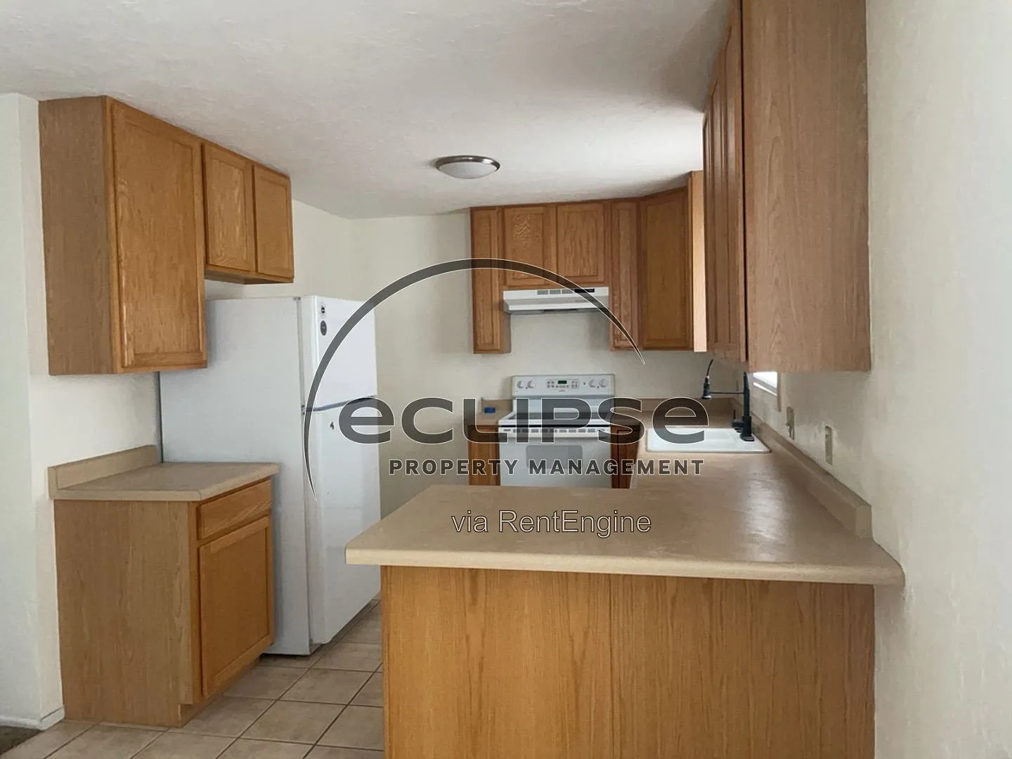 3 bed, 2.0 bath, 2500 sqft, $2,500 — Photo 4
