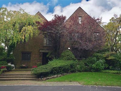 39 Shore Drive, Great Neck, NY, 11024