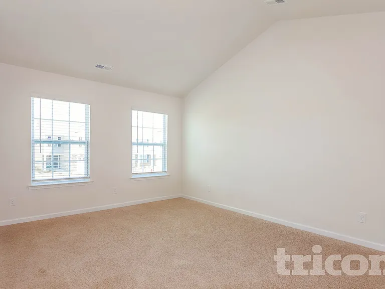 2653 McIntosh St — Photo 6