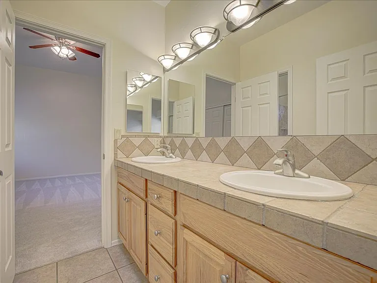 4750 N Bonanza Ave — Photo 30