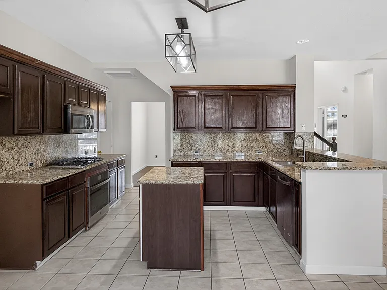 7903 Clear Fork Trl — Photo 13