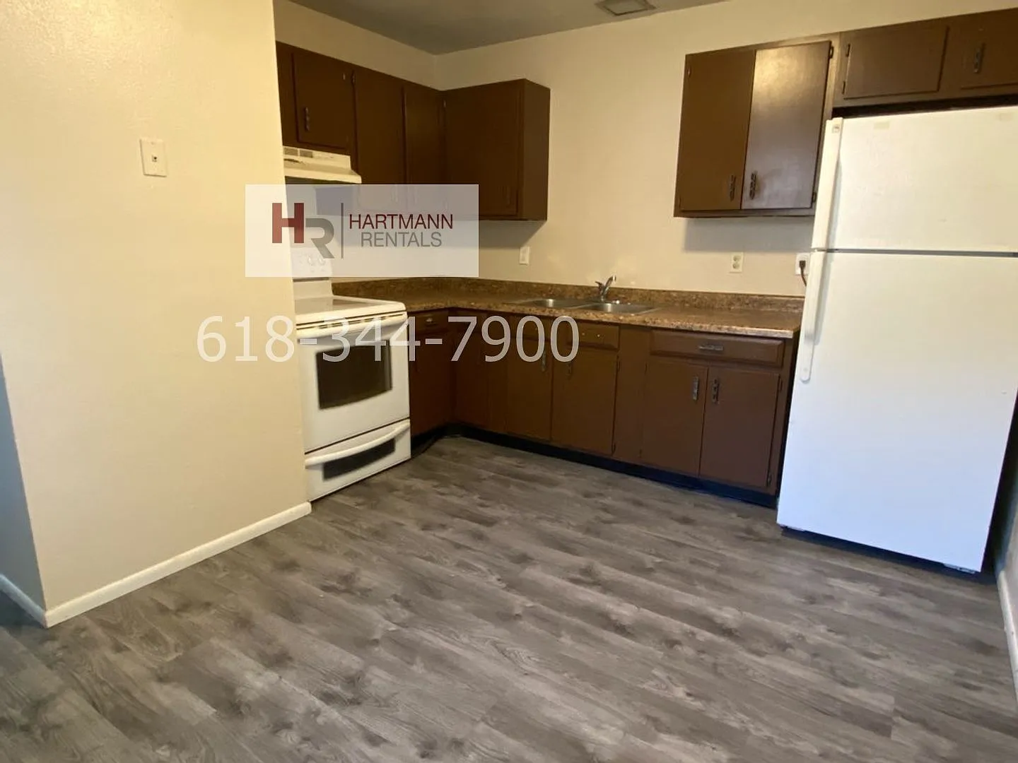 1103 Arrowhead — Photo 2