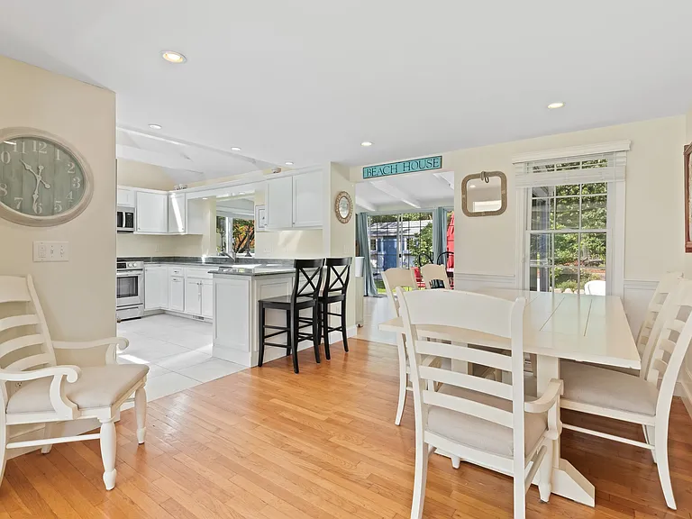 4 Wildwood Ave — Photo 10