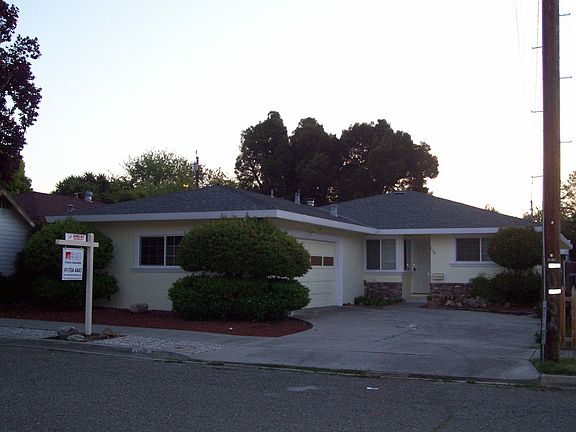 2nd image of 1170 Victoria Ave