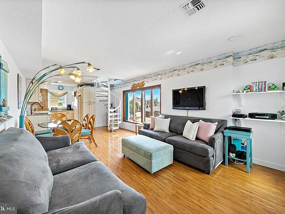 4th image of 20 Pearl St APT 3