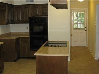 4th image of 2074 Littlemore Dr