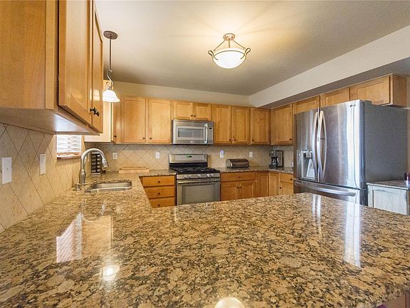 4th image of 521 Dakota Ct