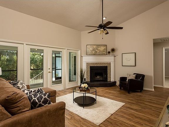 4th image of 745 Captiva Ct NE
