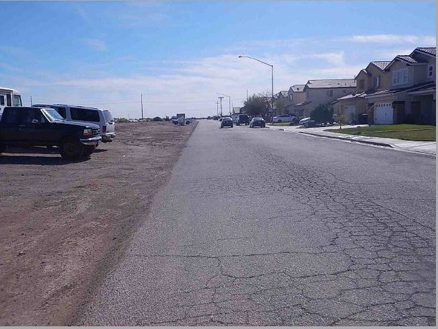 Exterior Neighborhood (street photo)