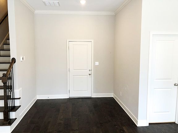 5th image of 11 Biltmore Dr NW