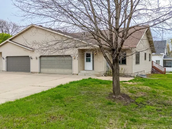 20 W Lanesburgh St, Le Center, MN 56057
