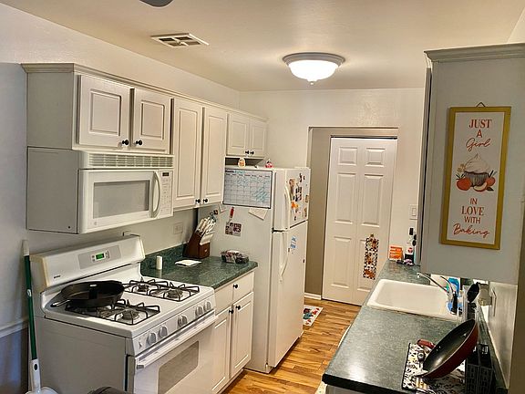 3rd image of 100 Willow Ln APT 116B