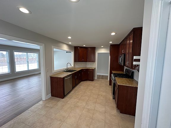 5th image of 3782 Walden Ave