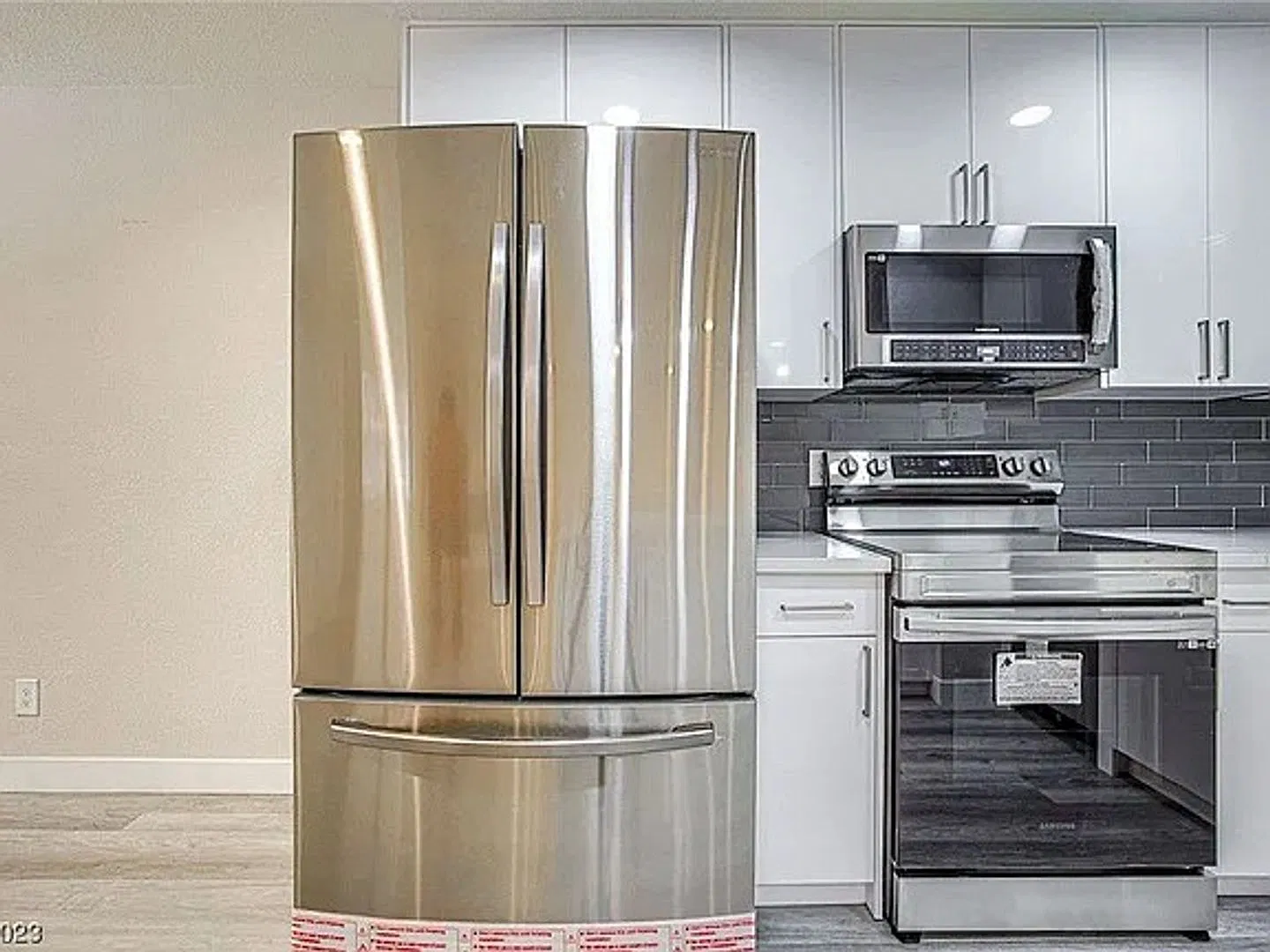 Beautifully Renovated 2-Bedroom, 2-Bathroom Apartment in West Las Vegas! — Photo 3