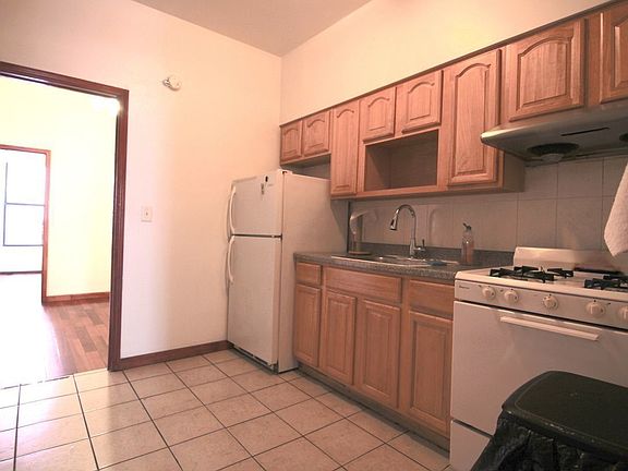 3rd image of 189 Wilson Ave #3