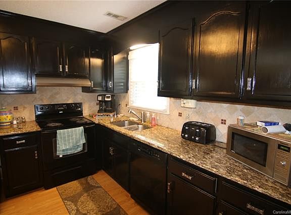2nd image of 611 Tryon Pl