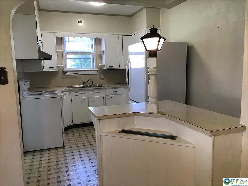 3 bed, 1.0 bath, 1603 sqft, $1,350 — Photo 4