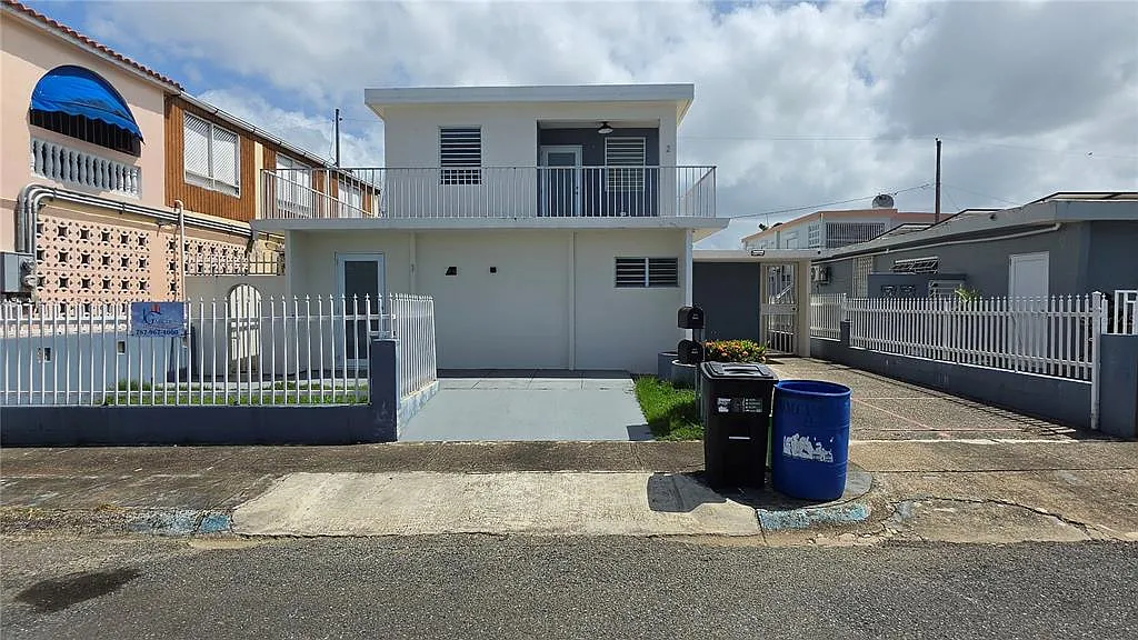 2 bed, 1.0 bath, 650 sqft, $900 — Photo 1
