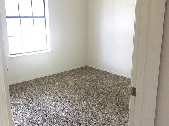 4th image of 1309 Wyndham Dr