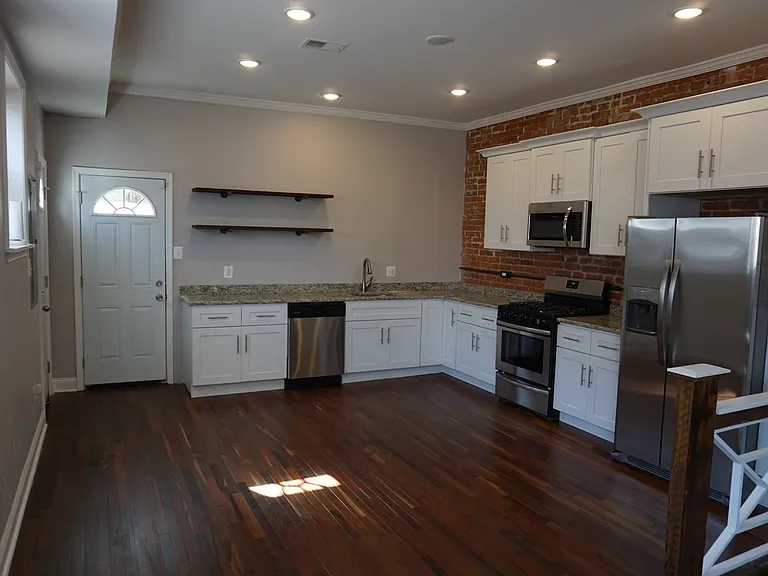 3230 W Berks St — Photo 1