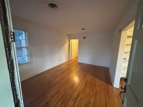 3rd image of 1806 York Ave