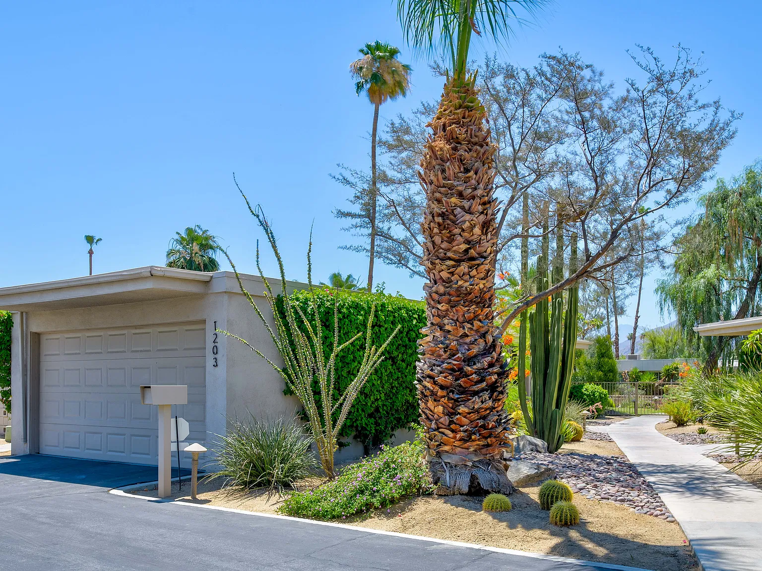 3 bed, 3000 sqft, $7,500 — Photo 2