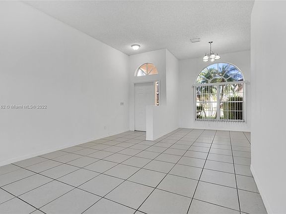 3rd image of 500 SW 181st Way #0