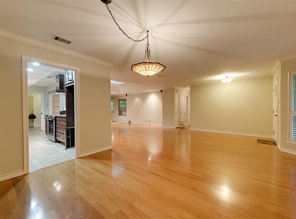 3rd image of 2309 Ravenwood Dr