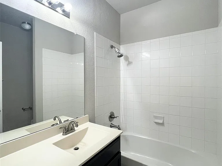 613 Palmilla St — Photo 4