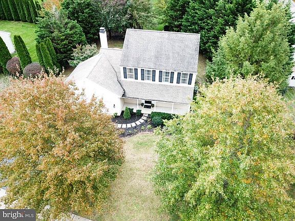 2nd image of 125 Stonebridge Ln