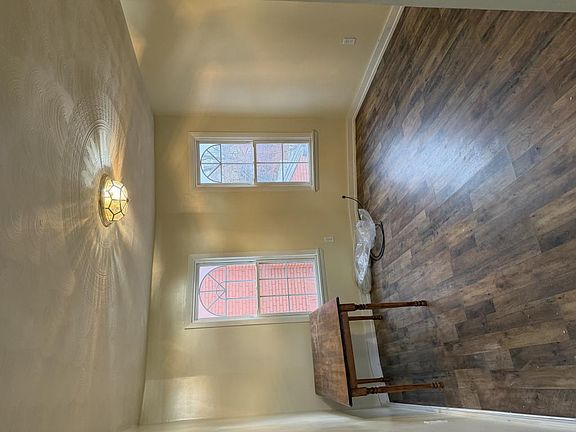 4th image of 108 N 11th Ave APT 2