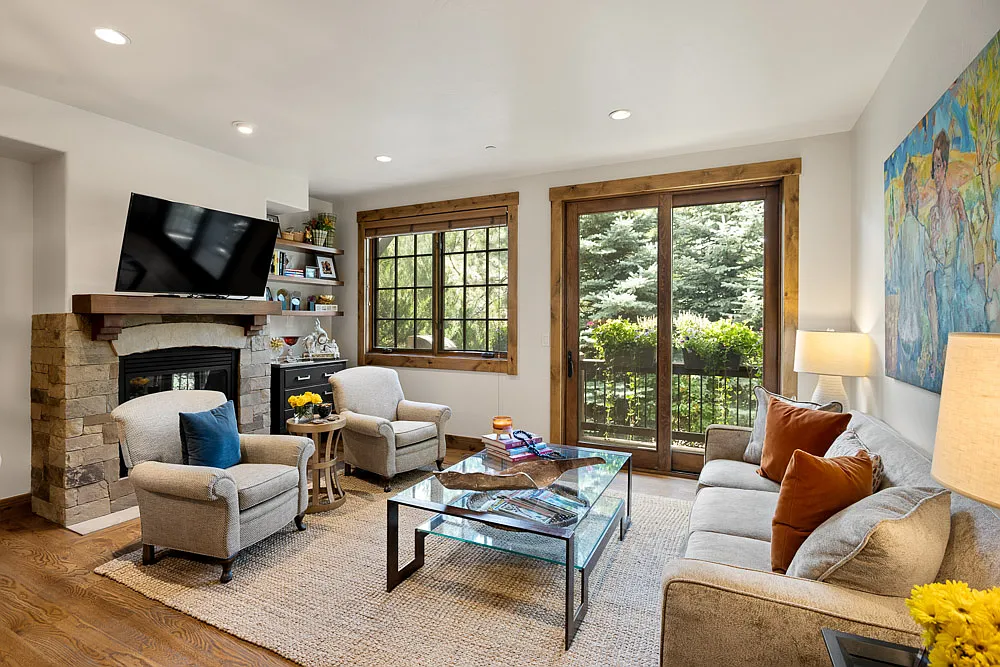 3 bed, 3.5 bath, 2207 sqft, $7,250 — Photo 1