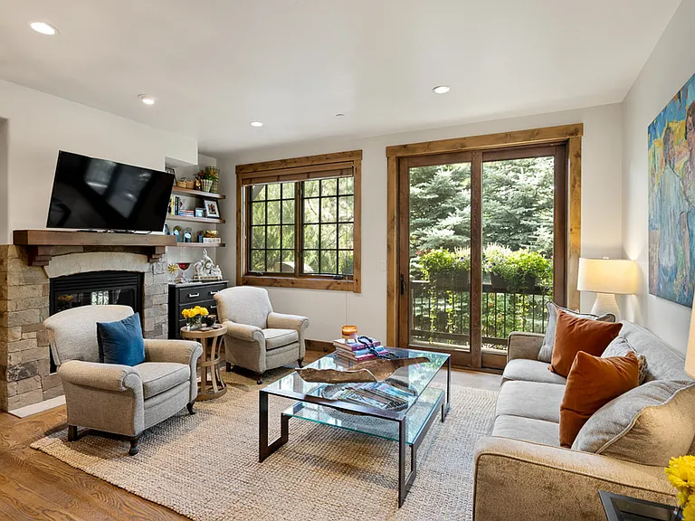 162 Juniper Trl — Photo 1