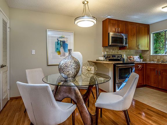 3rd image of 487 Tyndall St APT 4