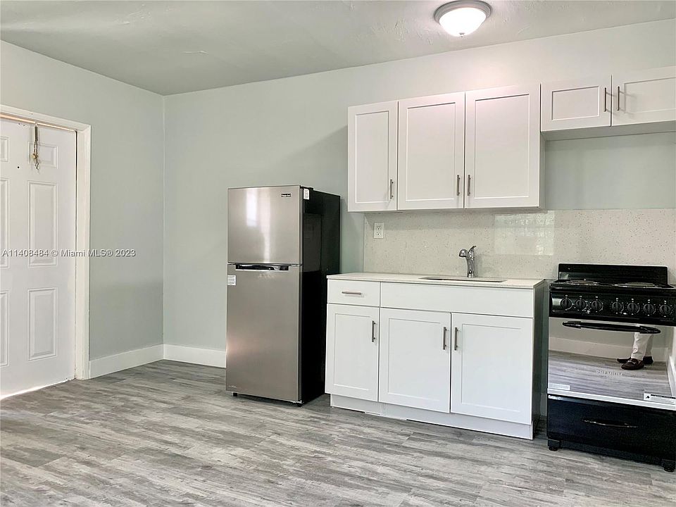 1st image of 2901 NW 18th St #11