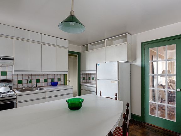 4th image of 145 W 79th St APT 17A